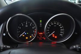 2013款马自达Mazda5