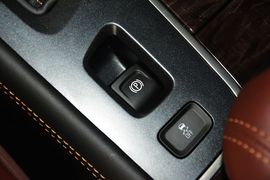 2013款别克全新君越2.4L