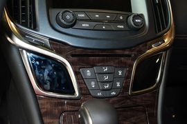 2013款别克全新君越2.4L