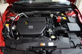 2015款马自达睿翼轿跑车2.0L手自一体精英版