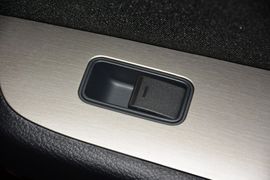 2015款马自达睿翼轿跑车2.0L手自一体精英版