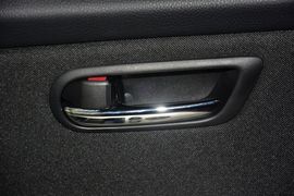 2015款马自达睿翼轿跑车2.0L手自一体精英版