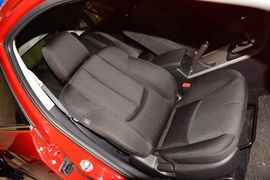 2015款马自达睿翼轿跑车2.0L手自一体精英版