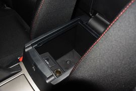 2015款马自达睿翼轿跑车2.0L手自一体精英版