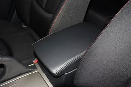 2015款马自达睿翼轿跑车2.0L手自一体精英版