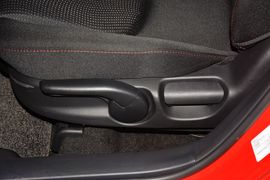 2015款马自达睿翼轿跑车2.0L手自一体精英版