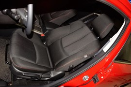 2015款马自达睿翼轿跑车2.0L手自一体精英版