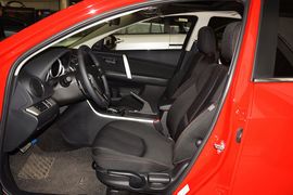 2015款马自达睿翼轿跑车2.0L手自一体精英版