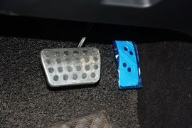 2015款马自达睿翼轿跑车2.0L手自一体精英版