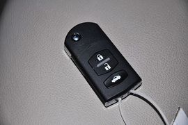 2015款马自达睿翼轿跑车2.0L手自一体精英版