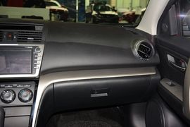 2015款马自达睿翼轿跑车2.0L手自一体精英版