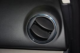 2015款马自达睿翼轿跑车2.0L手自一体精英版