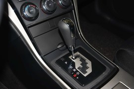 2015款马自达睿翼轿跑车2.0L手自一体精英版