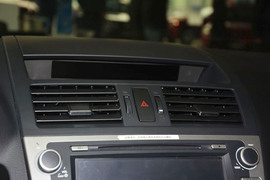 2015款马自达睿翼轿跑车2.0L手自一体精英版