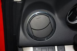 2015款马自达睿翼轿跑车2.0L手自一体精英版