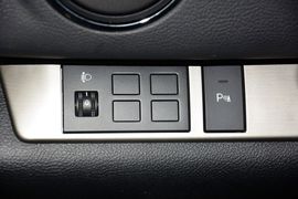 2015款马自达睿翼轿跑车2.0L手自一体精英版