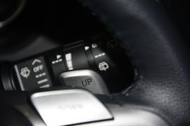 2015款马自达睿翼轿跑车2.0L手自一体精英版