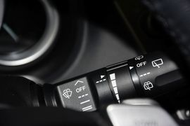 2015款马自达睿翼轿跑车2.0L手自一体精英版