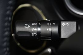 2015款马自达睿翼轿跑车2.0L手自一体精英版