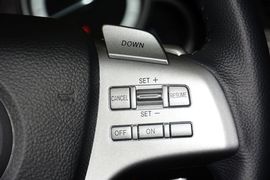 2015款马自达睿翼轿跑车2.0L手自一体精英版