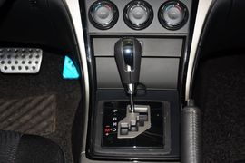 2015款马自达睿翼轿跑车2.0L手自一体精英版