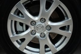 2015款马自达睿翼轿跑车2.0L手自一体精英版