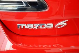 2015款马自达睿翼轿跑车2.0L手自一体精英版