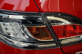2015款马自达睿翼轿跑车2.0L手自一体精英版