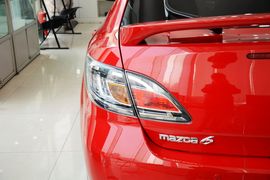 2015款马自达睿翼轿跑车2.0L手自一体精英版