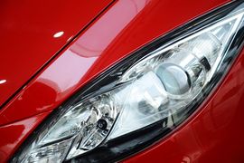 2015款马自达睿翼轿跑车2.0L手自一体精英版