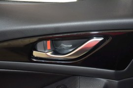 2016款马自达3Axela昂克赛拉三厢2.0L自动运动型