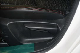 2016款马自达3Axela昂克赛拉三厢2.0L自动运动型