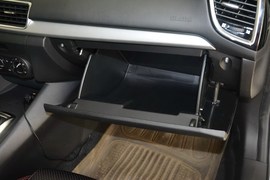 2016款马自达3Axela昂克赛拉三厢2.0L自动运动型