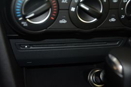 2016款马自达3Axela昂克赛拉三厢2.0L自动运动型