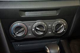 2016款马自达3Axela昂克赛拉三厢2.0L自动运动型
