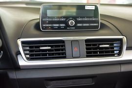 2016款马自达3Axela昂克赛拉三厢2.0L自动运动型