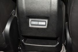 2015款福特福克斯两厢1.0L