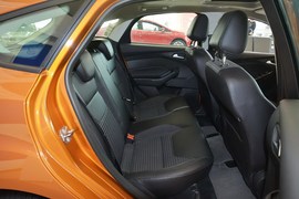 2015款福特福克斯两厢1.0L