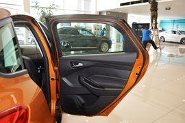 2015款福特福克斯两厢1.0L