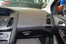 2015款福特福克斯两厢1.0L