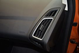 2015款福特福克斯两厢1.0L