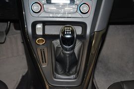 2015款福特福克斯两厢1.0L