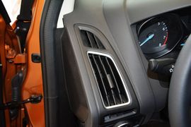 2015款福特福克斯两厢1.0L