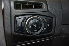 2015款福特福克斯两厢1.0L