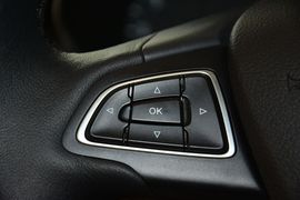 2015款福特福克斯两厢1.0L