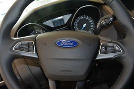 2015款福特福克斯两厢1.0L