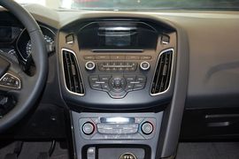 2015款福特福克斯两厢1.0L