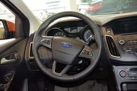 2015款福特福克斯两厢1.0L