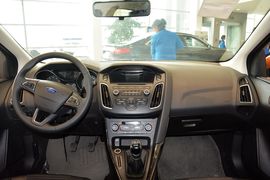 2015款福特福克斯两厢1.0L
