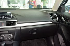 2016款马自达3Axela昂克赛拉三厢1.5L自动舒适型